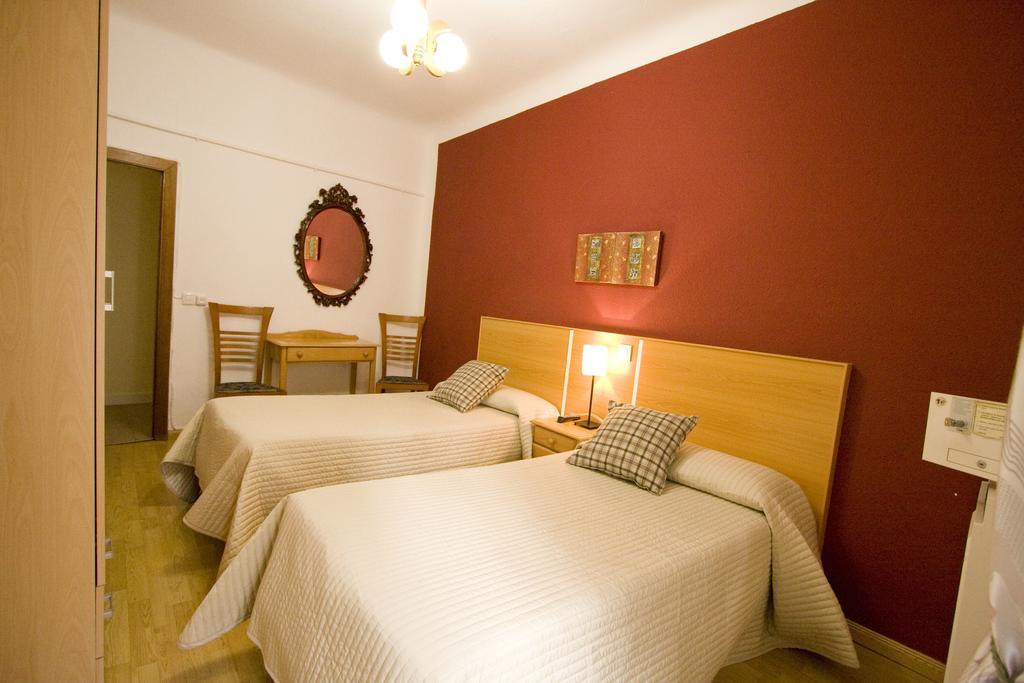 Hostal Trevinca Madrid Exterior photo