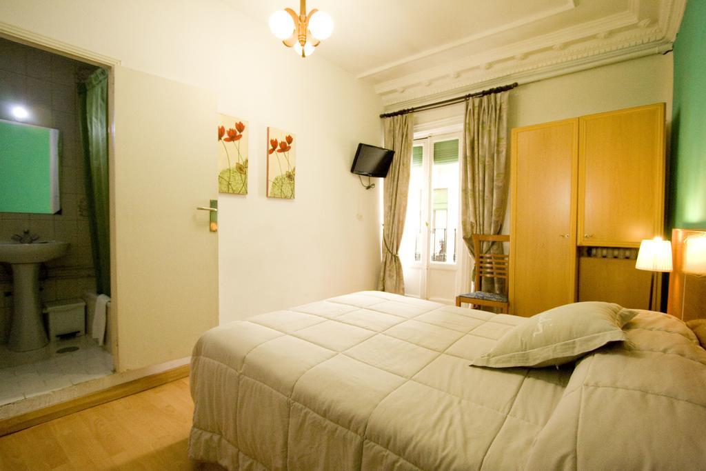 Hostal Trevinca Madrid Exterior photo