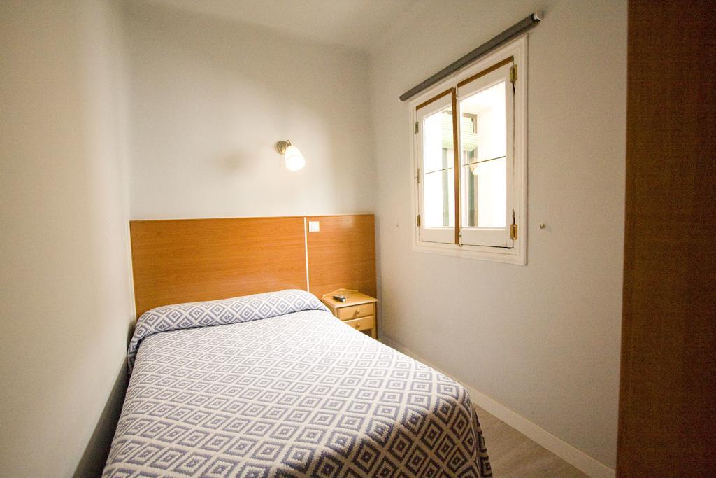 Hostal Trevinca Madrid Exterior photo